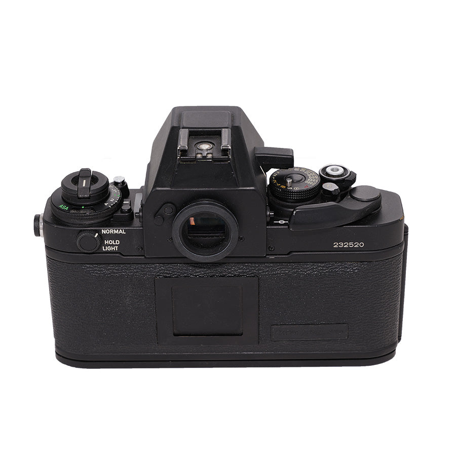 Bagsiden af Canon New F-1 med søgerokular og serienummer 232520