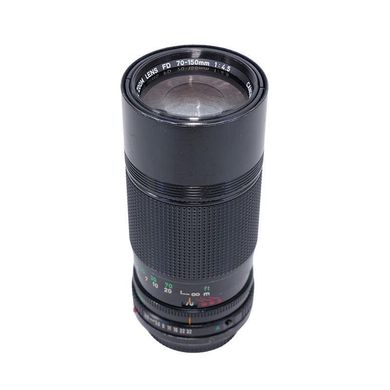Canon FD 70-150mm f/4.5 set skråt forfra mod frontlinsen