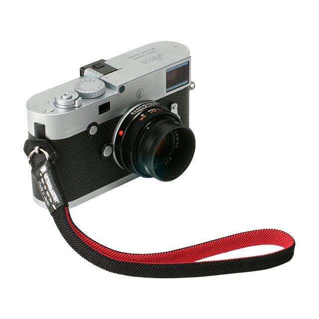 ARTISAN & ARTIST ACAM-313N Silk Camera Hand Strap Sort / Rød