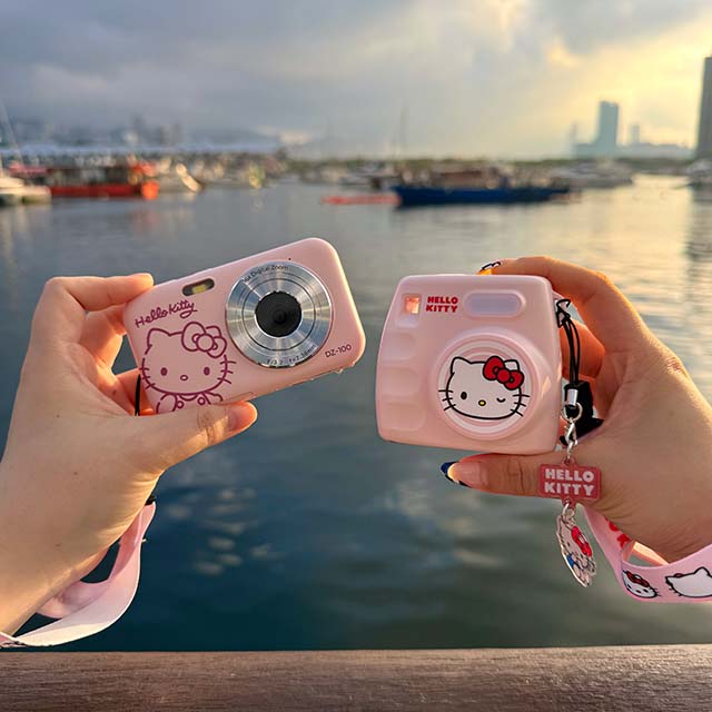 YASHICA x Hello Kitty Mini Digital Kamera Pink