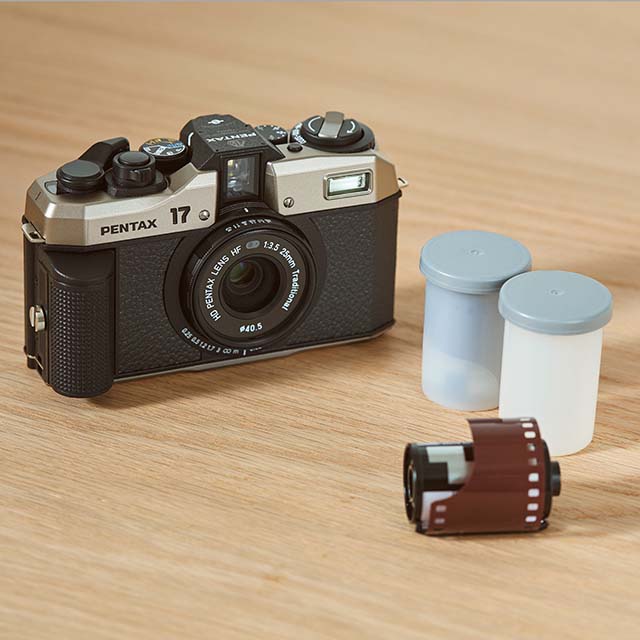 Pentax 17 Sølv Analog Kamera