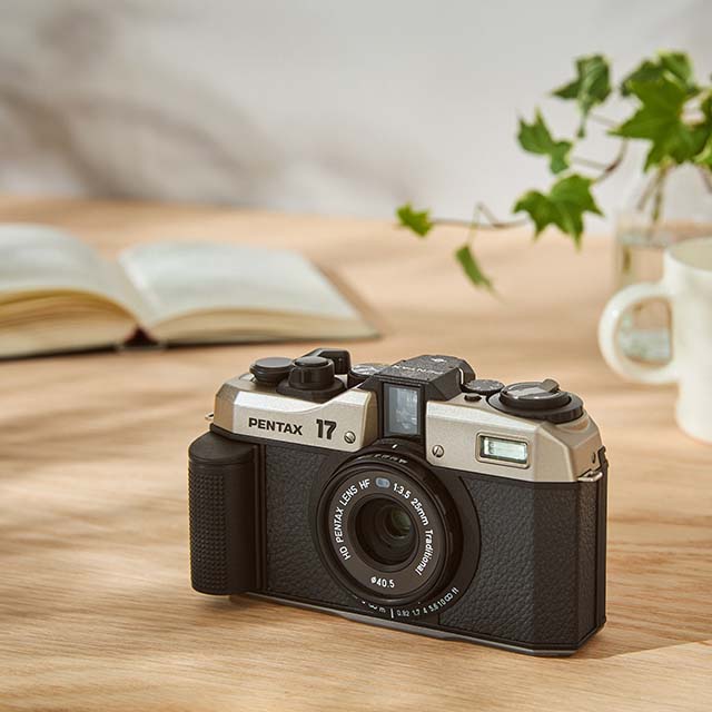 Pentax 17 Sølv Analog Kamera