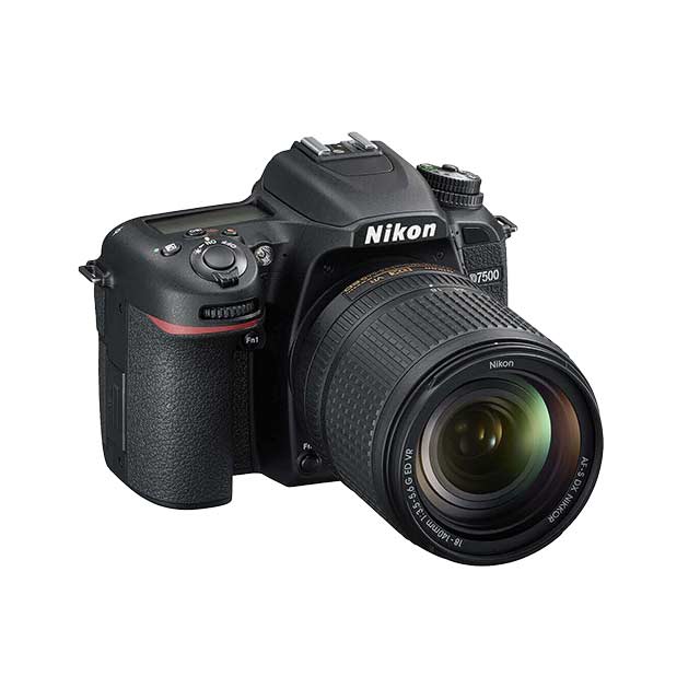 Nikon D7500 + 18-140mm VR Kit
