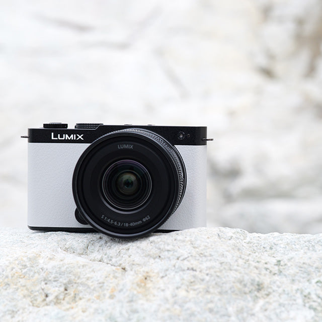 Panasonic Lumix S9 Smokey White + 18-40mm F/4.5-6.3