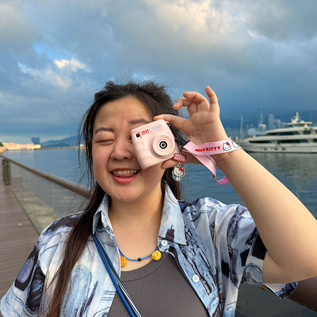 YASHICA x Hello Kitty Mini Digital Kamera Pink