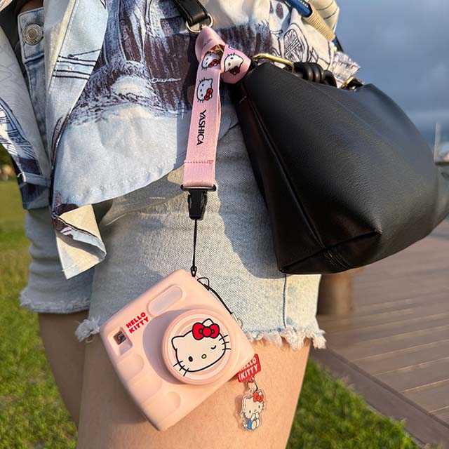 YASHICA x Hello Kitty Mini Digital Kamera Pink