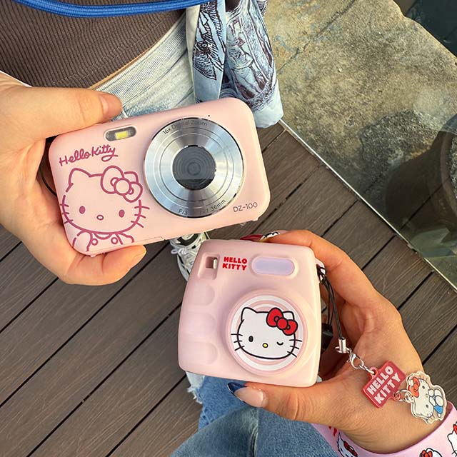 YASHICA x Hello Kitty Mini Digital Kamera Pink