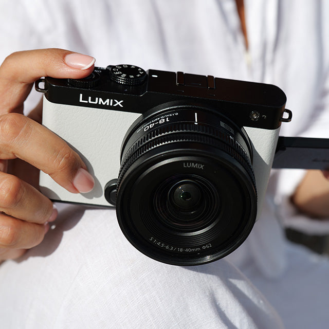 Panasonic Lumix S9 Smokey White + 18-40mm F/4.5-6.3